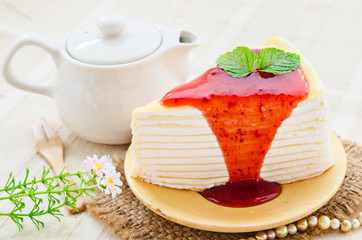 Crape cake pour.