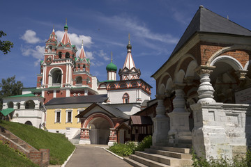 Fototapeta na wymiar Мужской Саввино-Сторожевский монастырь в Звенигороде.