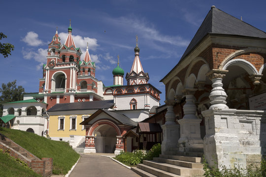Мужской  Саввино-Сторожевский монастырь  в Звенигороде.