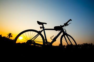 Fototapeta na wymiar Silhouette bicycle with sunset sky