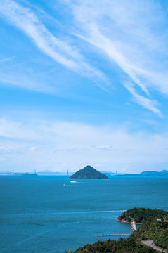 香川県　直島から見る大槌島