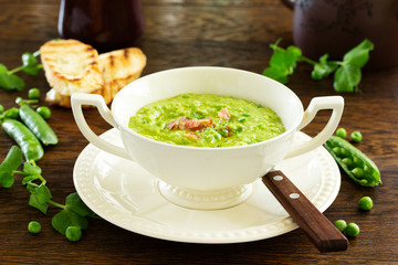 Soup of green peas with bacon and mint.
