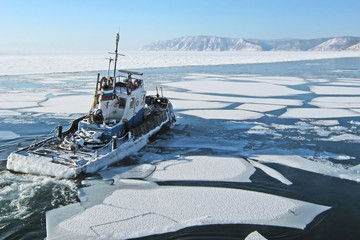 Ship on lake Baikal - obrazy, fototapety, plakaty