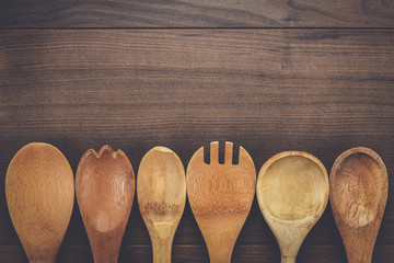 different wooden spoons on the blue table