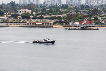 Obraz premium Working Boat in San Diego Channel