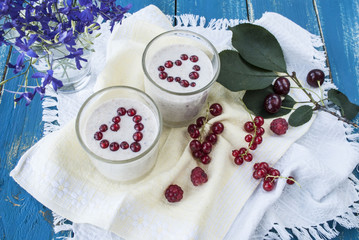 Obraz na płótnie Canvas yogurt with fresh berries currant, delicious and healthy food.