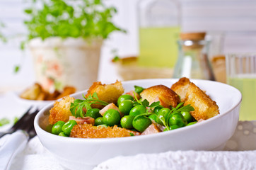 Salad with green peas