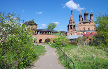 Fototapeta premium MOSCOW, RUSSIA - MAY, 2016: Krutitsy Patriarchal Metochion, esta