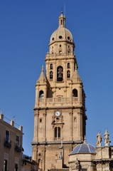 Fototapeta na wymiar Torre de la catedral de Murcia