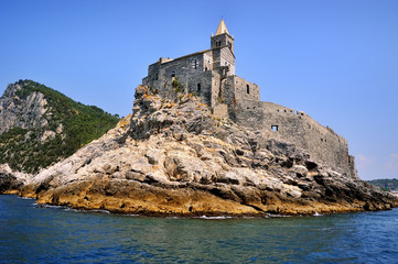 Fototapeta na wymiar Portovenere castle on the cliff by the sea