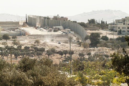 Israel, constructing the wall between Jerusalem and West Bank