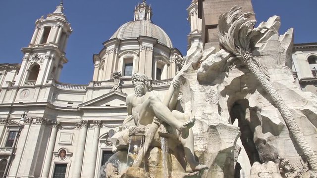 Roma, Piazza Navona, fontana dei Quattro Fiumi, Sant'Agnese in Agone sullo sfondo