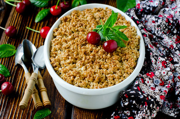 Oatmeal with cherry crumble