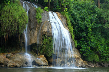 Fototapeta premium wodospad w Tajlandii Park Narodowy