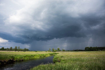 Burza na otwartym terenie 