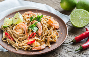 Thai fried rice noodles with shrimps