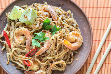 Thai fried rice noodles with shrimps