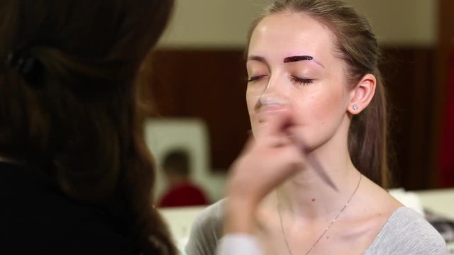 Beautician Colors the Eyebrows With Henna