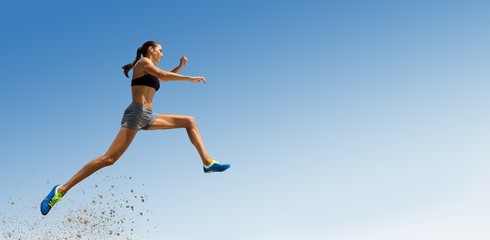 Obraz premium Composite image of profile view of sportswoman jumping 