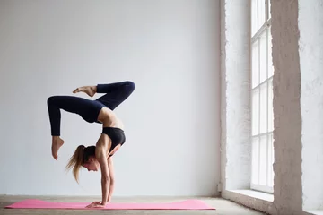 Deurstickers Yogaschool Beoefent yoga.