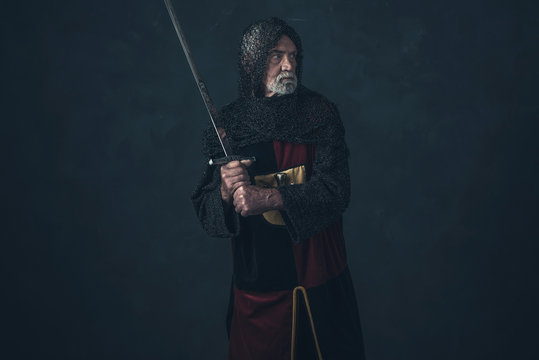 Knight in hauberk attacking with sword.