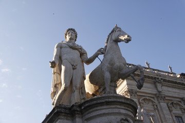 Fototapeta na wymiar Statue de la Place du Capitole à Rome, Italie