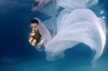 Bride, underwater wedding in a pool