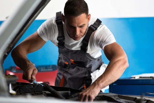 Man repairing car