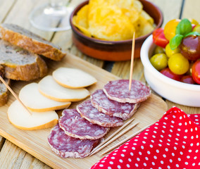 Salami et smoked cheese for tapas