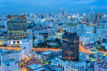 Fototapeta na wymiar Bangkok financial district, business building and shopping mall center at Southeast Asia