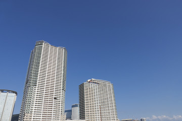 Fototapeta premium 建物 タワーマンション 豊洲 再開発地域 快晴 青空 コピースペース