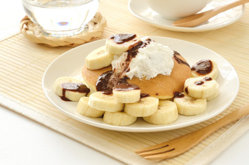 バナナのパンケーキとカフェオレ
