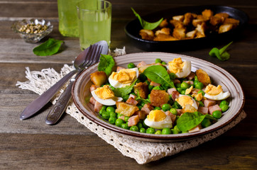 Salad with green peas