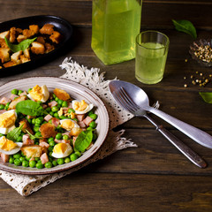 Salad with green peas