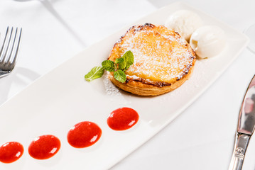 apple cake with ice cream