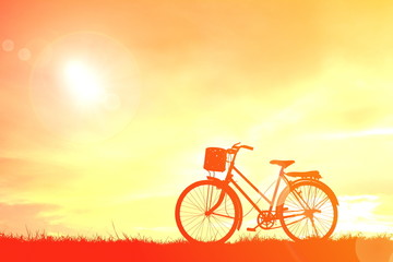 Obraz premium Silhouette bicycle at sunset