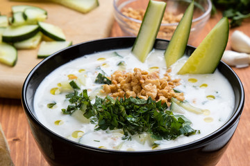 tarator in black bowl