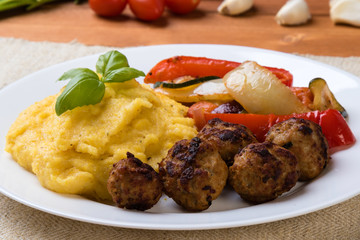 polenta with meatballs and vegetables