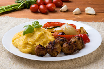 polenta with meatballs and vegetables