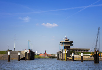 Hafeneinfahrt in B&uuml;sum