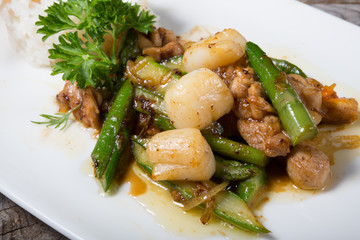 Fried scallop with beans