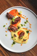 Steamed in white wine beef with potato cream and thick gravy