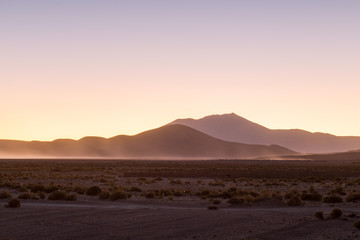 Couché de soleil dans le desert de Bolivie