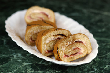 Biscuit roll with stuffing