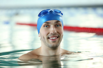 Handsome sporty man in the swimming pool