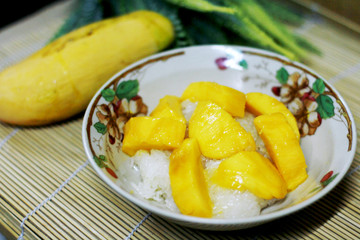 Sticky Rice with Mango ( Thai dessert)