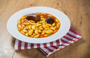 Fabada con morcilla y chorizo
