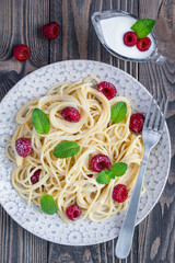 Spaghetti with sour cream, honey and raspberries, vegetarian