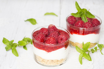 Cheesecake with raspberries