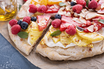 Grilled fruit pizza with honey